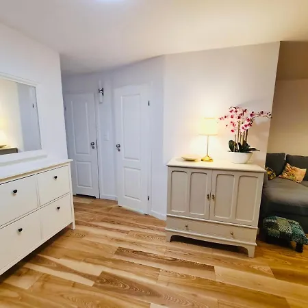 Mountain View 2-double Bedroom Apartment *