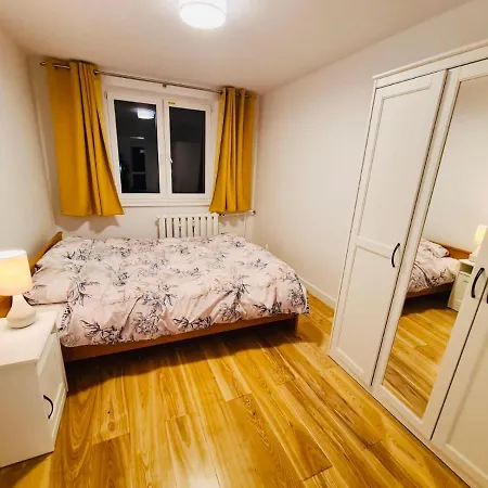 Mountain View 2-double Bedroom Apartment *